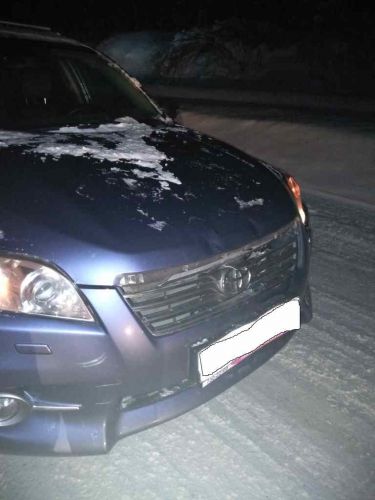 женщина внезапно вышла на середину дороги под колеса авто